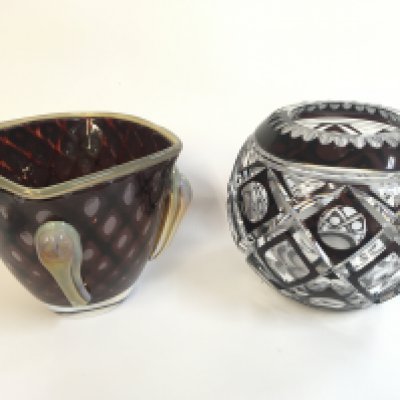 Two art glass vases, 16 and 18cm tall. This lot cannot be posted