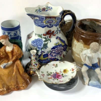 A mixed lot of Collectables ceramics to include Masons, Royal Doulton, Derby, Wedgewood etc.- NO RESERVE
