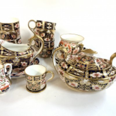 A small collection of Royal Crown Derby porcelain. (D)