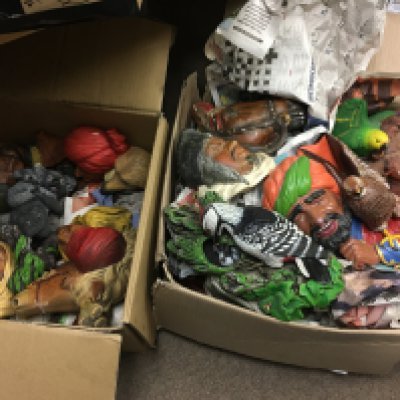 Two boxes of Bossons heads and wall plaques. Shipping category D.