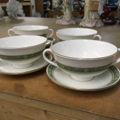 A royal Doulton Mandalay tea dinner service ( in two boxes )
