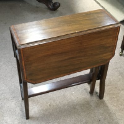 A small Edwardian Sutherland table, 55cm tall, 50cm wide- NO RESERVE