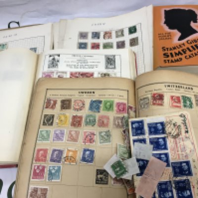 A collection of GB and world stamps. Shipping category C.