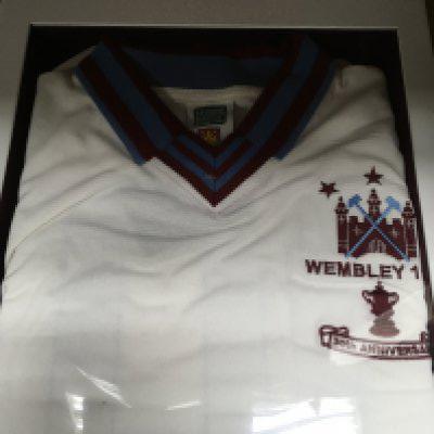 The FA cup winners 30th Anniversary limited edition Trevor Brooking Signature collection.