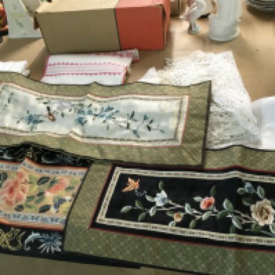 A small collection of assorted lining wear. Postage B. NO RESERVE