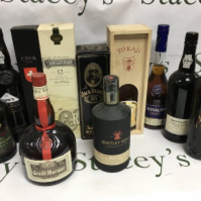 Eleven bottles of spirits comprising Jack Daniels, Cragganmore single malt, Graham's crusted port etc. Shipping category D.