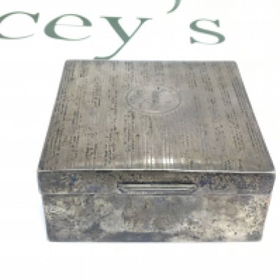 A silver cigarette box, London hallmarks. Shipping category B.