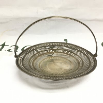 A silver piercework basket, approx 121g. Shipping category B.