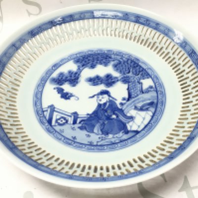 A large Chinese blue and white dish , 26cm wide. This lot cannot be posted- NO RESERVE