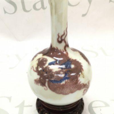 A Chinese dragon vase with a blue six character mark at base. 14cm tall. This lot cannot be posted