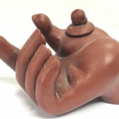 Yi-Xing terracotta water dropper in the form of a hand , 8cm tall . This lot cannot be posted