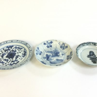 Three Chinese blue and white Ming style dishes . 12 to 15cm wide