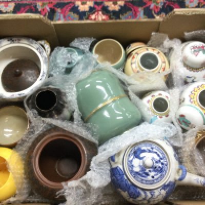 A collection of oriental porcelain items . No reserve