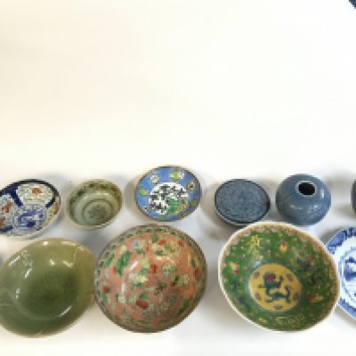 A lot of eleven Chinese bowls and jars including a Chinese celadon blue porcelain Chaing Mai Mengrai Kilns
