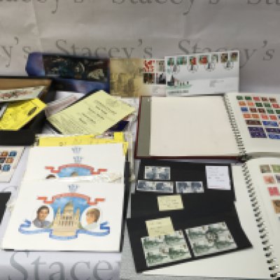 A large collection of assorted world stamps including a number of UK stamps.