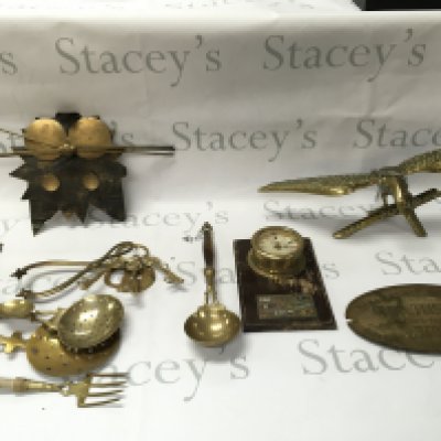 An lot of assorted brassware. No reserve
