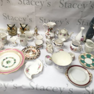 A collection of assorted ceramic items including Wedgewood. No reserve
