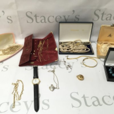 Small collection of costume jewellery including silver items and a rolled gold bangle.
