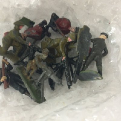 A small collection of vintage army toy soldiers.