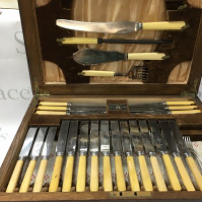 Viners LTD Sheffield 1930s cased cutlery set. No reserve