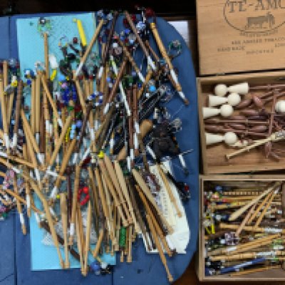 Withdrawn -A large collection of vintage lace bobbins (C) NO RESERVE