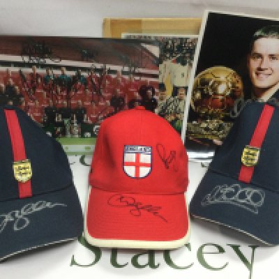A collection of signed football related ephemera comprising three baseball caps signed by David Beckham, Michael Owen and Paul Scholes, Liverpool FC squad signed photo etc. Shipping category B. NO RESERVE