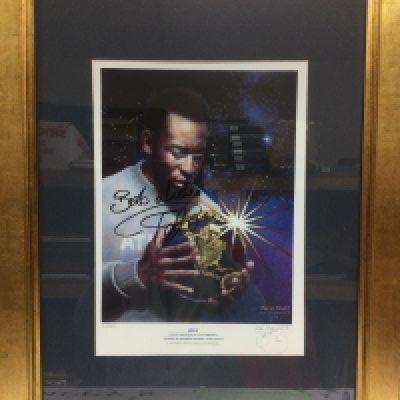 A framed and glazed limited edition signed print of Pele, numbered 71/350, approx 45cm x 59cm. Comes with COA. Shipping category D. NO RESERVE
