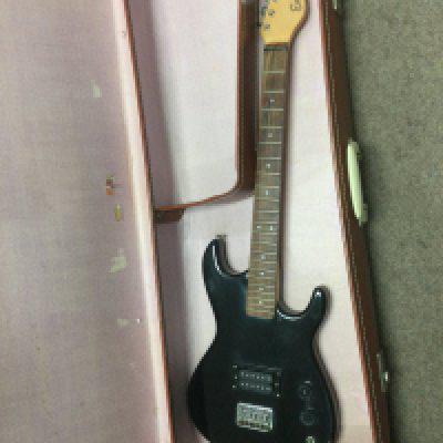 An Encore electric guitar and carry case together with a Peavey amplifier (2).