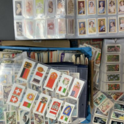 A large collection of vintage tea and cigarette collectors cards. D.