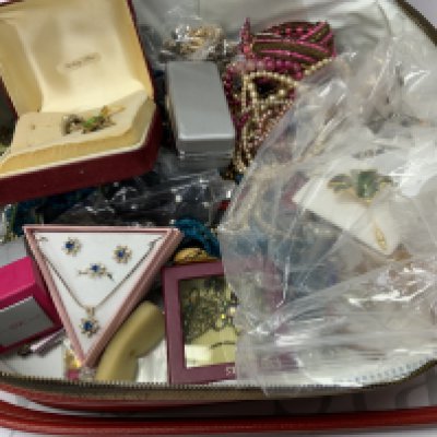 a case of costume jewellery etc.