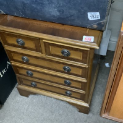 a small 5 draw chest.