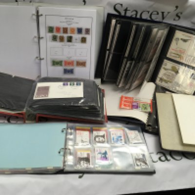 A large collection of assorted world stamps and folders. No reserve Postage C