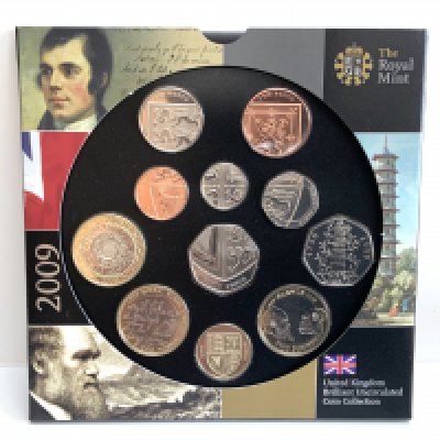 A 2009 Royal mint issue uncirculated coin set including the Kew Gardens 50p. (A)