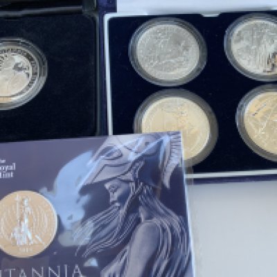 Brittania design Cased 4 coins set 1999, 2001, 2001, 2003. sealed 2000 Brittania, 2022 cased Brittania plus a Sealed Brittania &pound;50 fine silver coin. (A)