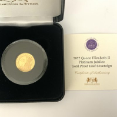 2022 Queen Elizabeth II platinum Jubilee gold proof half sovereign.