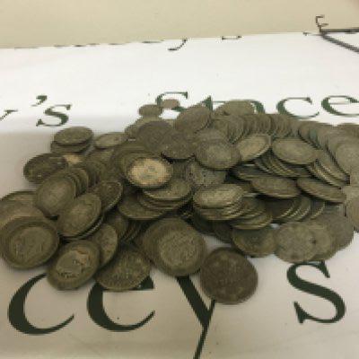 A large quantity of used circulated British coinage pre 1947. Mainly half crowns George V&VI some earlier.2.4kg approximately.