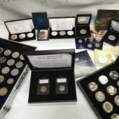 A large collection of commemorative coinage and other circulated coins including 50p and pounds.