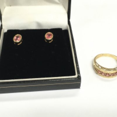 An 18ct gold ring set with pink stones size R and 5.17g and matching earrings.