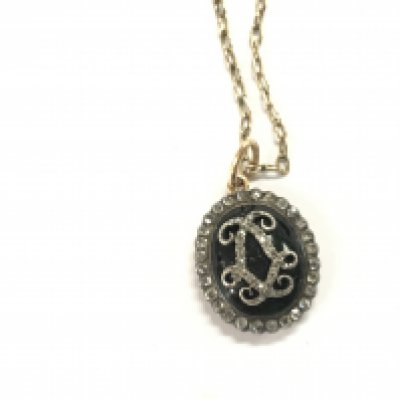 A 9ct gold necklace with pendant. 5.57g chain broken.