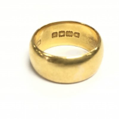 A 22ct gold wedding band. Size M 1/2 and 11.70g approximately.