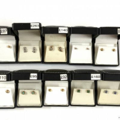 10 pairs of 9ct gold stone set stud earrings.