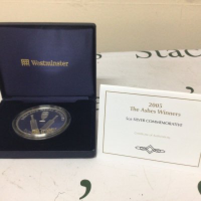 A silver Five Ounce 2005 Commemorative The Ashes Winners in a fitted case with certificate of authenticity.