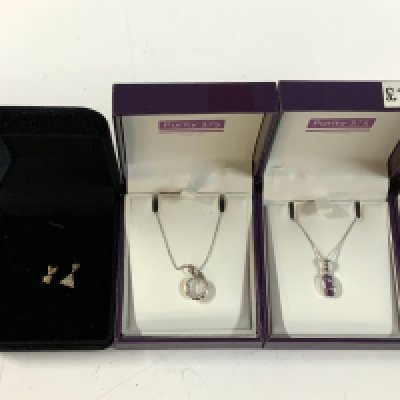 5 9ct gold (Purity 375) pendants and chains.