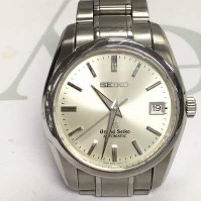 A mens Grand Seiko wrist watch. Model SNGR001. Stainless steel case and strap. Case approx 36mm. Automatic and seen running. Comes with copy or service receipt paperwork from August 2024. Postage B