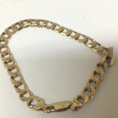 A 9carat gold bracelet weight 18.5g approximately.