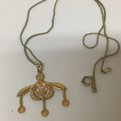 A 14carat gold pendent with three small drops weight 2g with a gold plated chain.