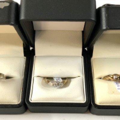 3 9ct gold stone set rings. (A)