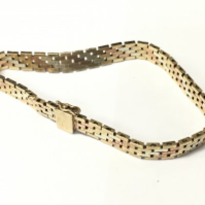 A 9ct ladies 3 colour gold bracelet. Approx weight 13.3 grams.
