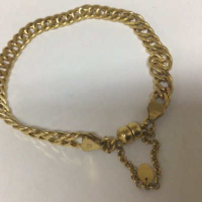 A 9carat gold open link Italian bracelet with a magnetic clasp weight 5g