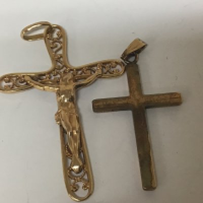 Two 9carat gold cross pendants weight 2.5g